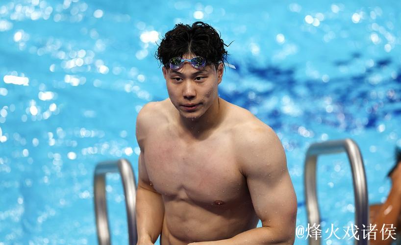 世锦赛男子200米蛙泳：覃海洋晋级决赛 董志豪遭淘汰